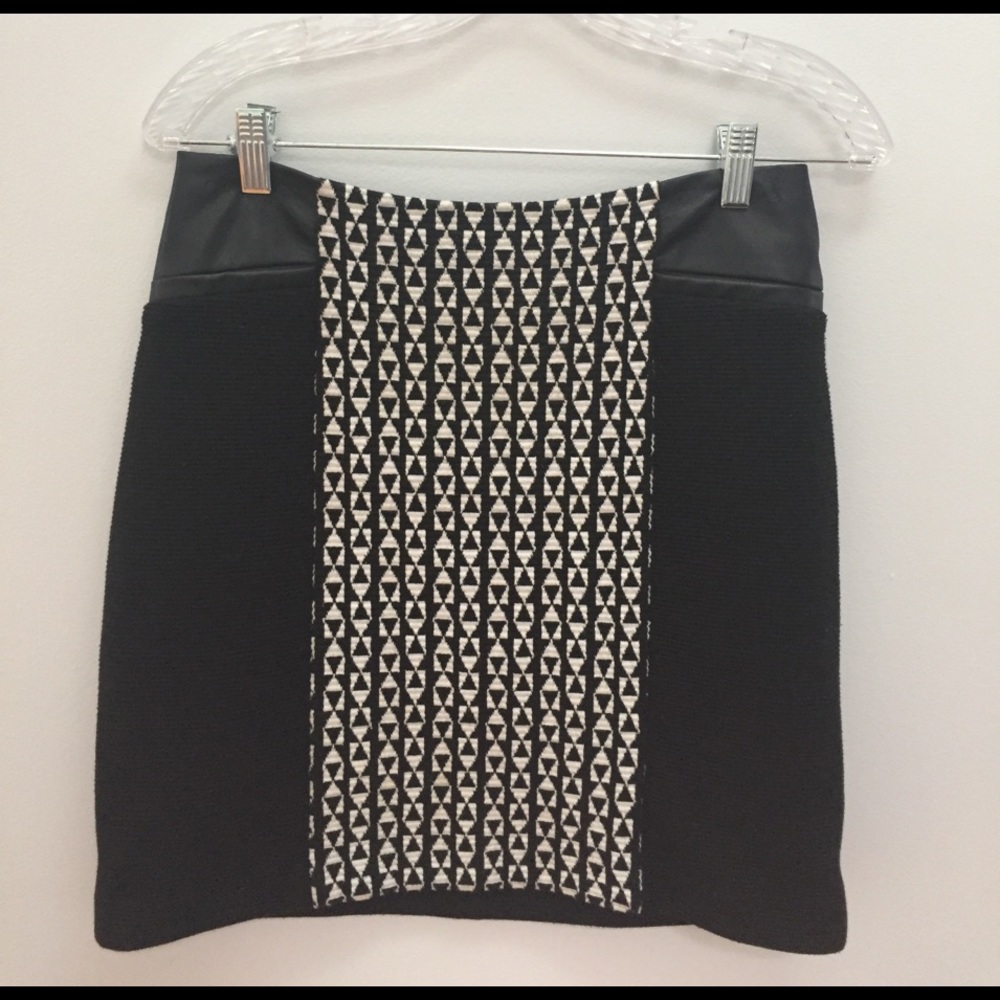 Fun and funky Club Monaco skirt