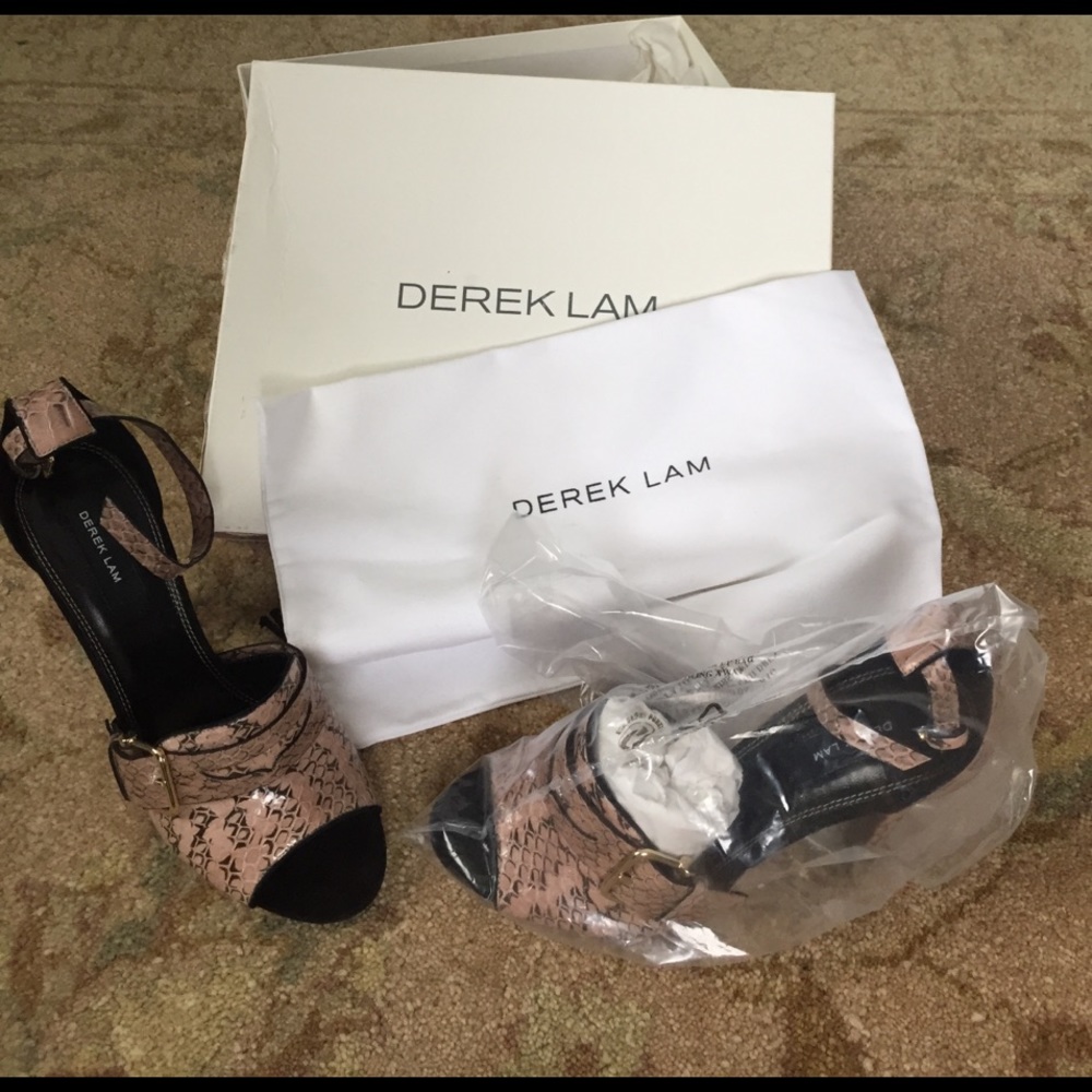 Never worn Fara Ankle Wrap Derek Lam with bag