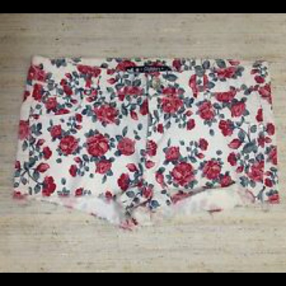 Jean shorts with flowers