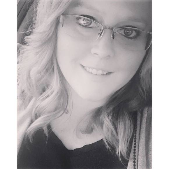 Meet your Posher, Felicia - Picture 1 of 1