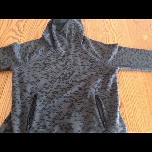 Geometric black and grey sweatshirt