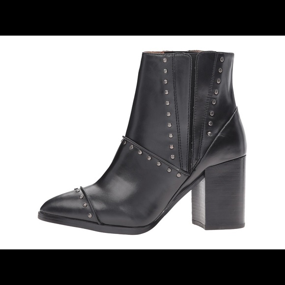 • Report studded chunky heel booties • - Picture 5 of 6