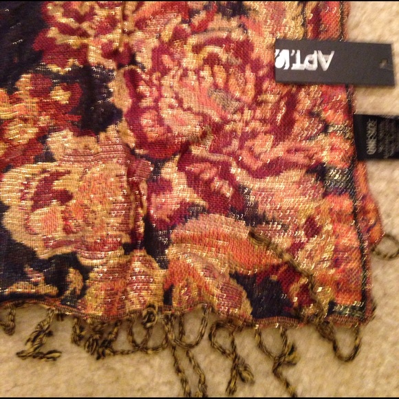 Scarf - Picture 2 of 3