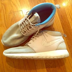 Light grey Nike high top sport shoes.