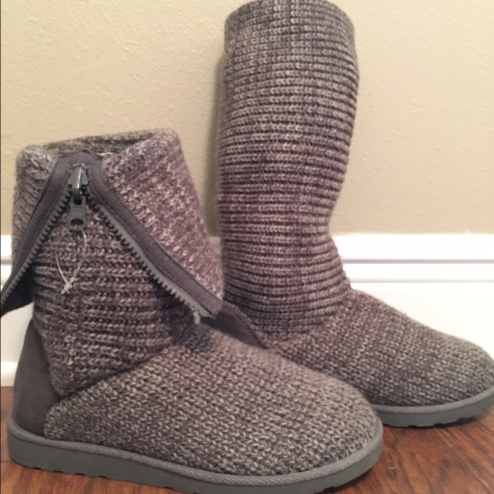 Fold-over sweater boots!
