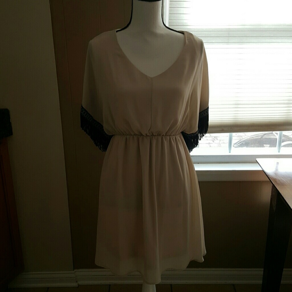 V Neck Dress with fringe sleeves