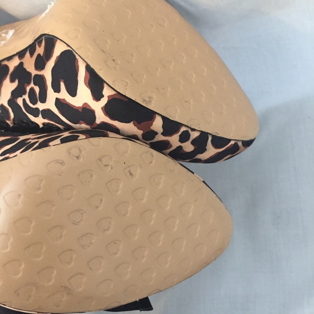❌SOLD❌ Betsey Johnson Nelson Leopard Print Pumps - Picture 8 of 8