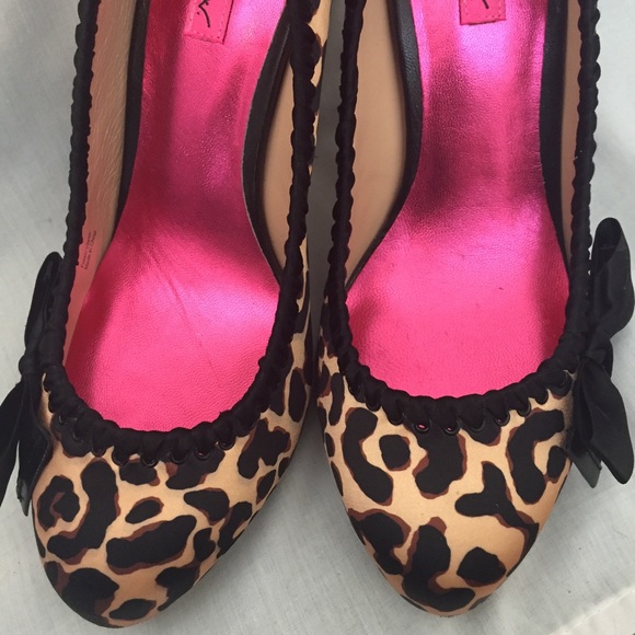 ❌SOLD❌ Betsey Johnson Nelson Leopard Print Pumps - Picture 3 of 8
