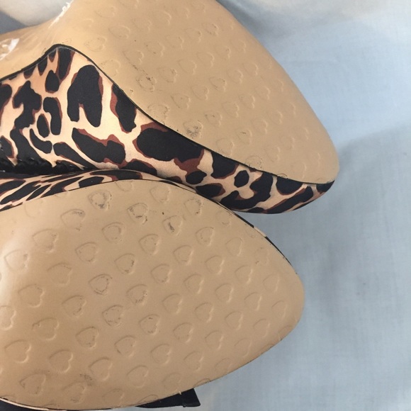❌SOLD❌ Betsey Johnson Nelson Leopard Print Pumps - Picture 8 of 8
