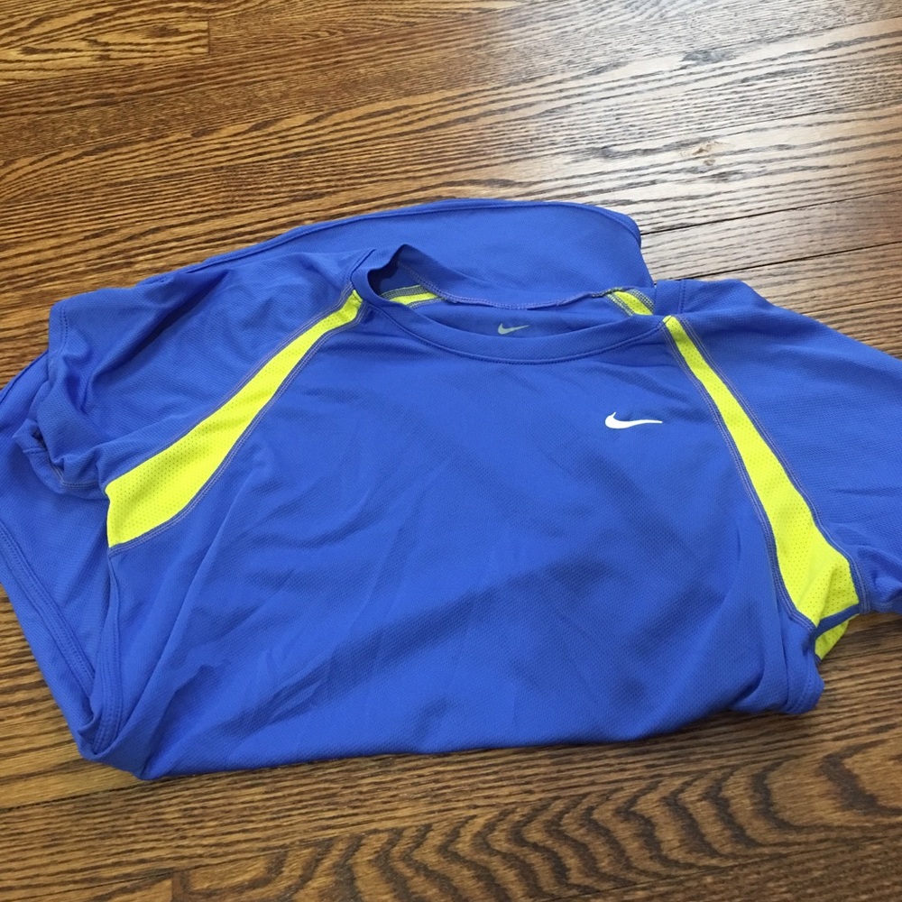 Nike dry fit top size small