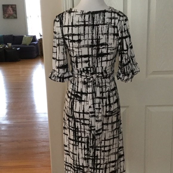 BLACK AND WHITE RUFFLED SLEEVE DRESS BY REBORN - Picture 2 of 4