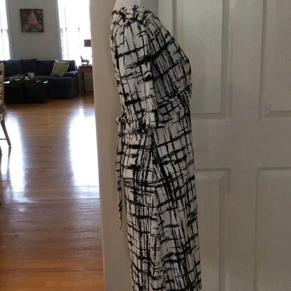 BLACK AND WHITE RUFFLED SLEEVE DRESS BY REBORN - Picture 3 of 4