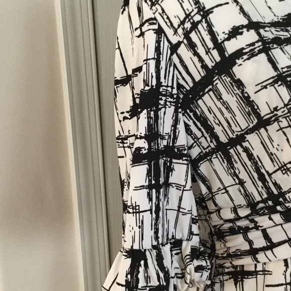 BLACK AND WHITE RUFFLED SLEEVE DRESS BY REBORN - Picture 4 of 4