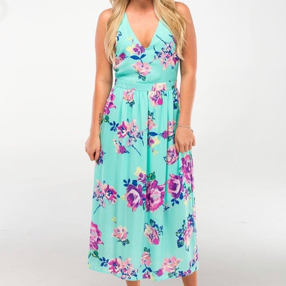 Gorgeous mint midi dress! Perfect for Easter!