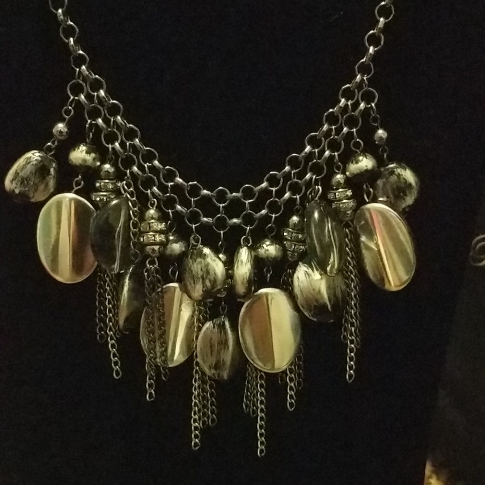 PREMIER DESIGNS NECKLACE