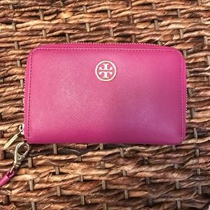 Tory Burch Wristlet (wallet & smartphone)