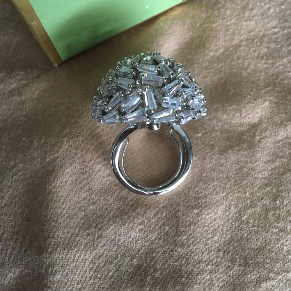 Gorgeous ring! - Picture 2 of 4
