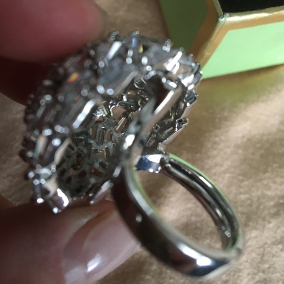 Gorgeous ring! - Picture 4 of 4