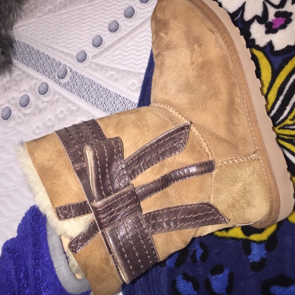 Uggs - Picture 2 of 4