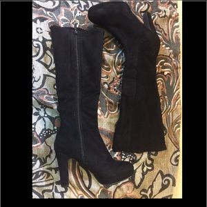 Knee high heeled black stretch boots