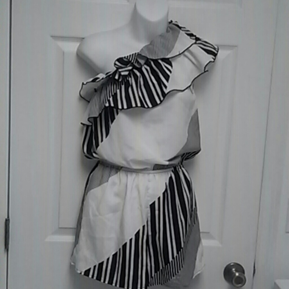 Maxi Rave One Shoulder Romper - Picture 2 of 4