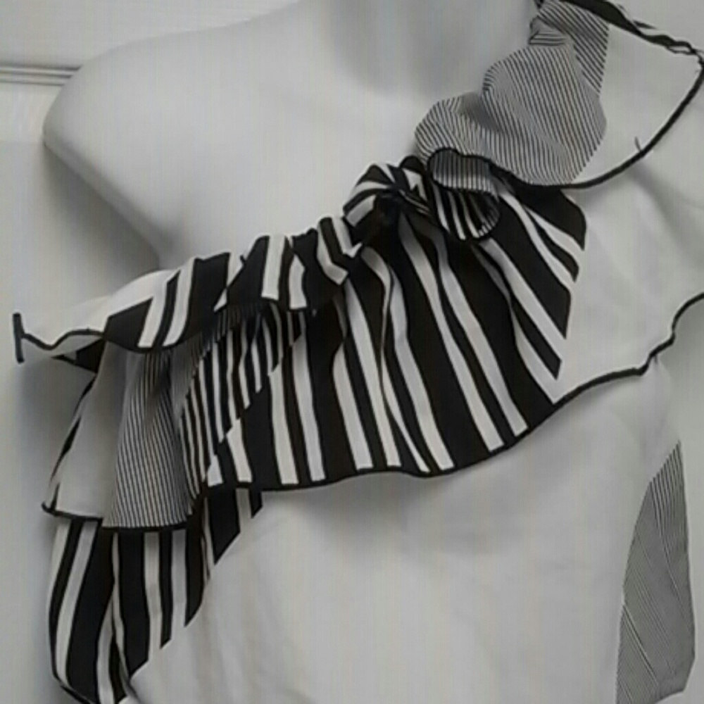 Maxi Rave One Shoulder Romper - Picture 3 of 4