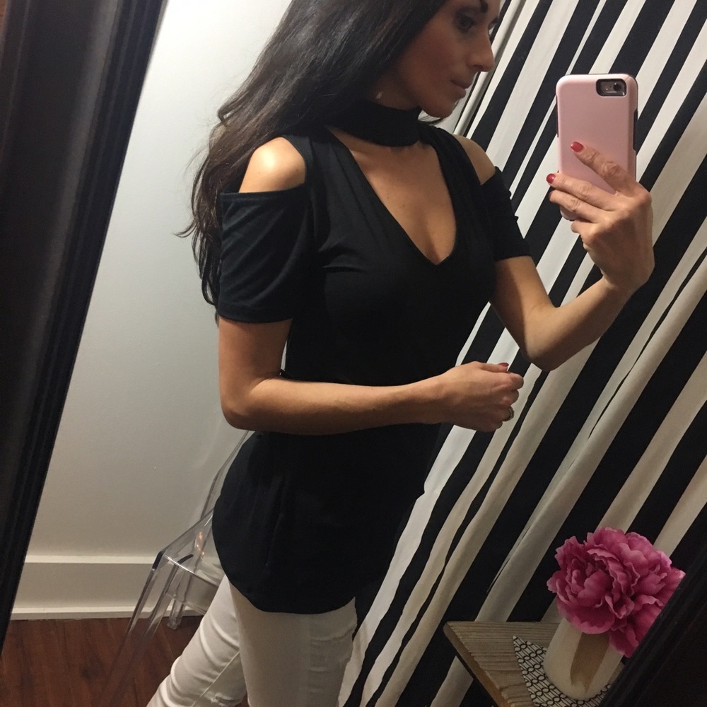 ✨SOLD OUT✨Short Sleeve Cold Shoulder Choker top