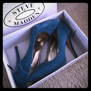 Steve Madden pumps.