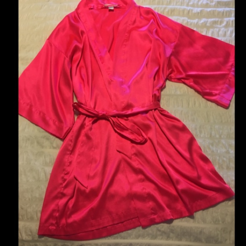 Satin VS robe