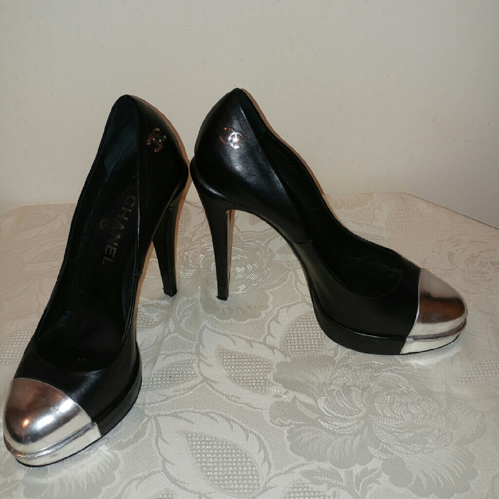 A 3inch black and silver toe Chanel pump