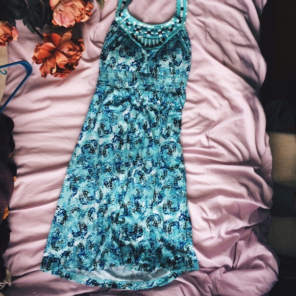 Halter dress - Picture 3 of 6