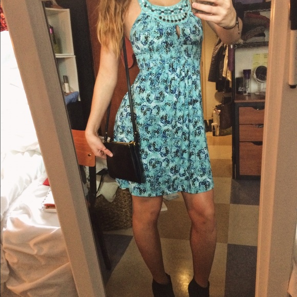 Halter dress - Picture 2 of 6