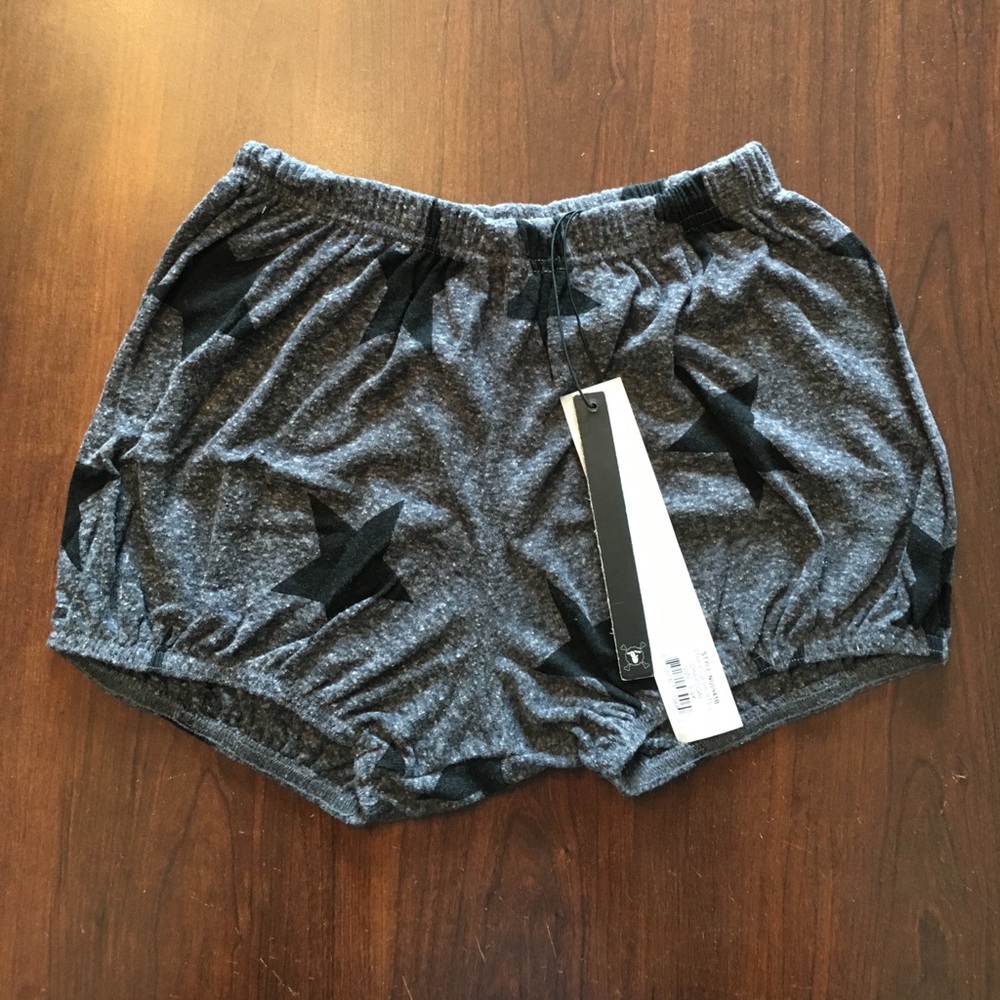 New nununu yoga shorts / charcoal stars