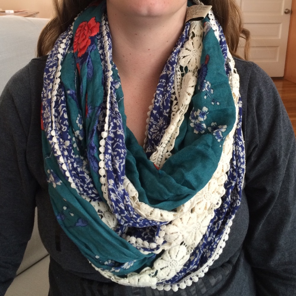 Beautiful, new Anthropologie infinity scarf!
