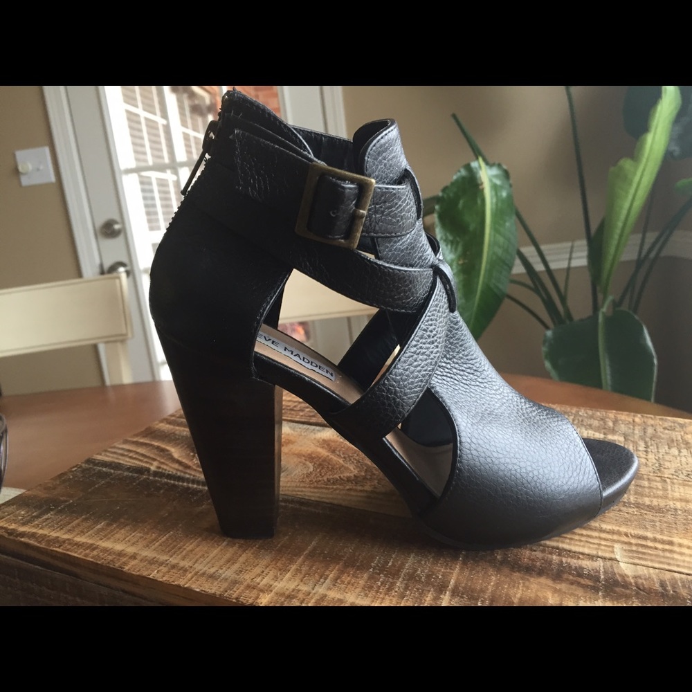 Steve Madden heels with buckle