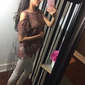 ✨SOLD OUT✨Nude lace cold shoulder top