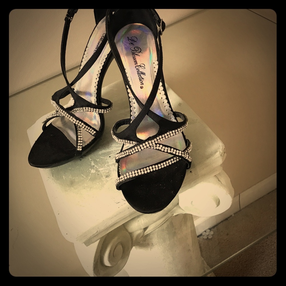 Beautiful black heels with diamond design