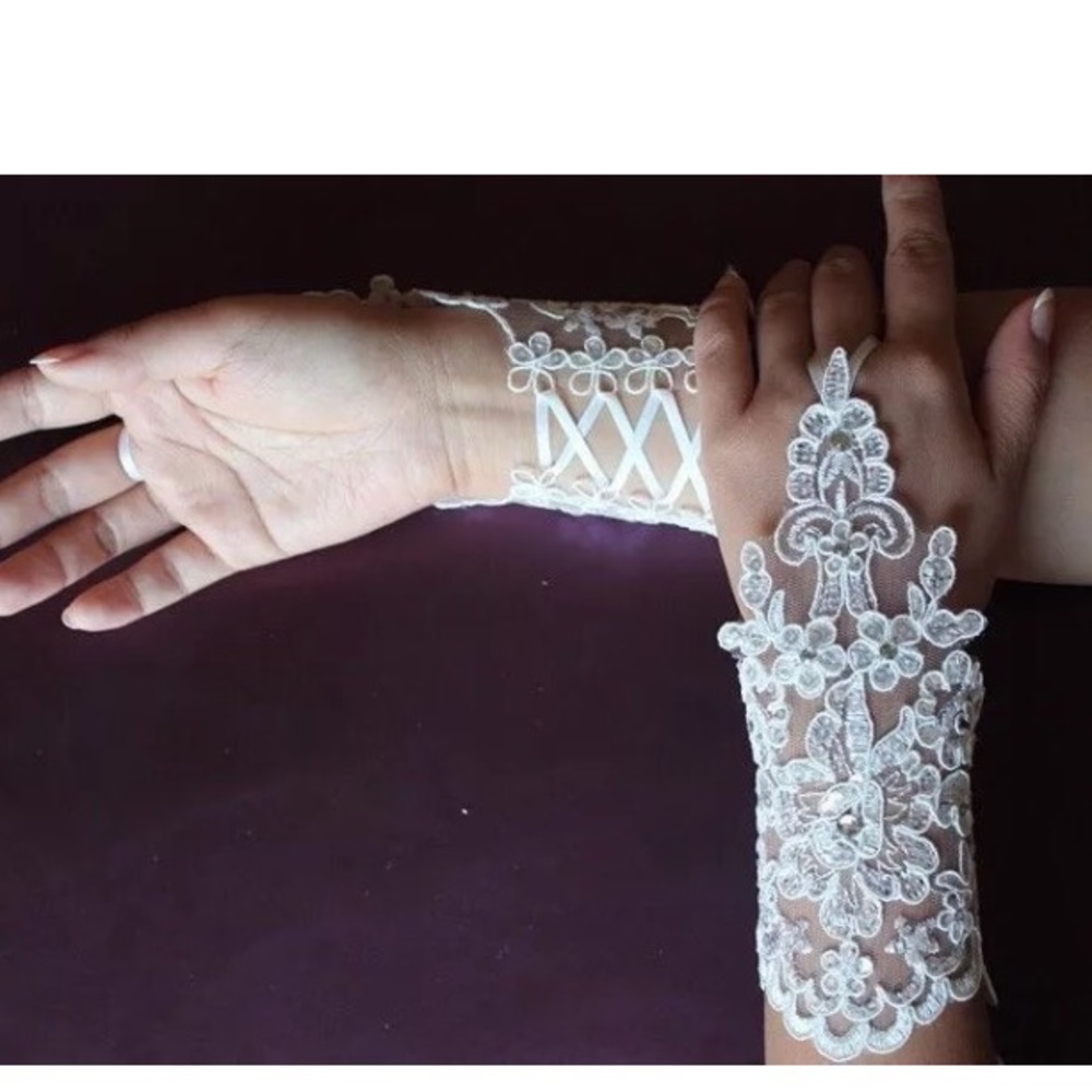 Off white elegant lace rhinestones wedding gloves