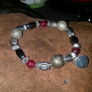Elastic beaded bracelet