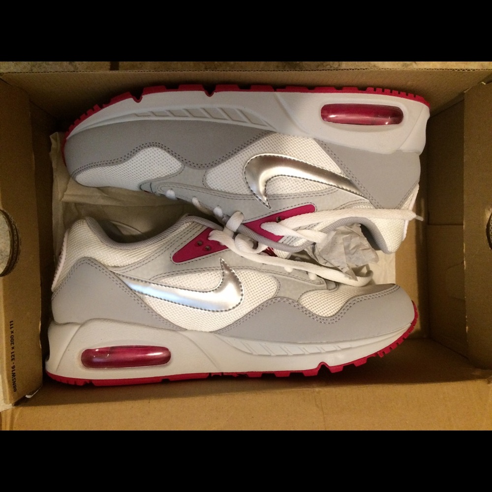 Nike tennis shoes