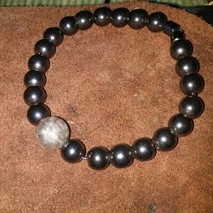 Elastic beaded bracelet