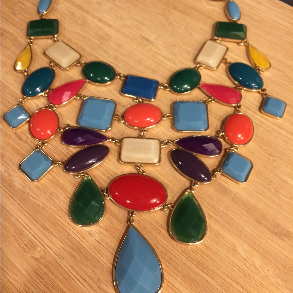 Multi color statement necklace Nwot