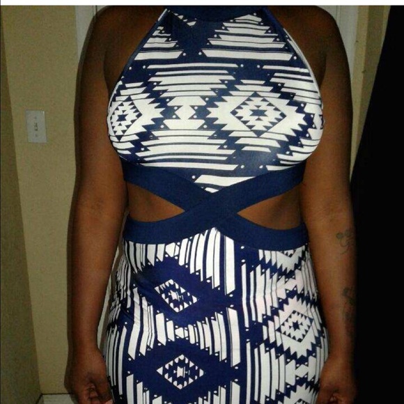 Geo Aztec Cutout Waist Maxi Dress - Picture 6 of 7
