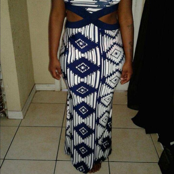 Geo Aztec Cutout Waist Maxi Dress - Picture 7 of 7