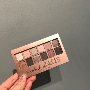 The blushes nudes palette