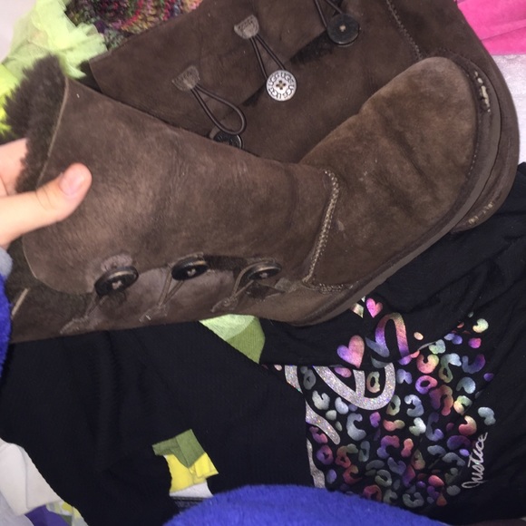 Uggs - Picture 2 of 4