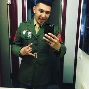 Meet your Posher, Efrain