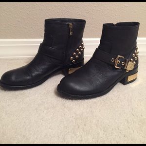 Moto Boots with good detail.