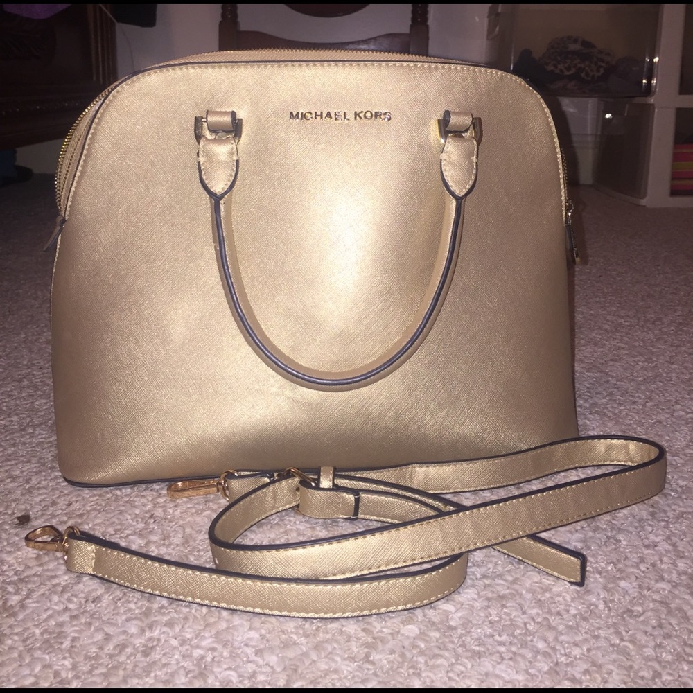 Michael Kors bag. READ DESCRIPTION