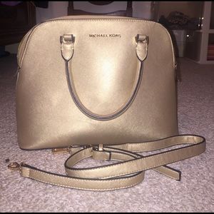 Michael Kors bag. READ DESCRIPTION